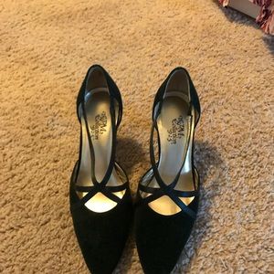 Dark green velvet pumps